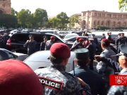 «Забыли, что премьер РА всюду ходил с рупором?»: полиция задержала участников акции из-за рупора