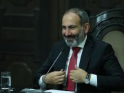 Премьер может не вакцинироваться, потому что его не могут оштрафовать