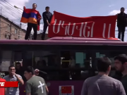 «Началось»: протестующие перекрыли движение на проспекте Комитаса