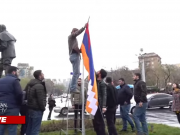 На площади Франции граждане вновь установили флаг Арцаха, которые ранее осквернили
