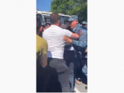 Стычка между протестующими и полицейскими