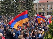 Несмотря на все провокации властей, в эти минуты в Гюмри проходит многотысячный митинг — Сагателян