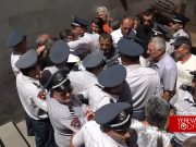 «Свободу армянским пленным»: акция у посольства РФ переросла в стычки
