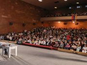 В кинотеатре «Москва» проходит встреча Роберта Кочаряна с гражданами