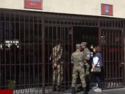 Родители пропавших без вести военнослужащих проводят акцию перед зданием Минобороны (прямое включение)
