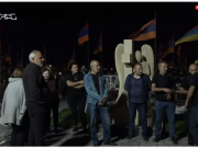 Родственники погибших солдат пришли в «Ераблур», чтобы не допустить визита Пашиняна (прямое включение)