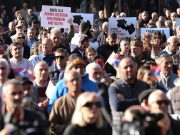 На площади Франции проходит митинг единства — фоторепортаж