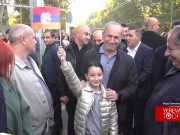 Второй президент Армении Роберт Кочарян присоединился к участникам митинга единства