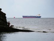 СМИ: Турция начала пропускать заблокированные в Босфоре танкеры