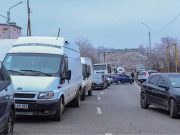 С заблокированной азербайджанцами дороги вернулись в Горис, и пока не ясно, как долго мы здесь пробудем — водитель