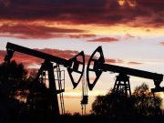Цена нефти Brent впервые с 6 января опустилась ниже $80 за баррель