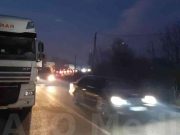 Многокилометровые пробки образовались на пути к грузино-армянскому таможенному посту