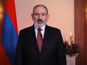 Пашинян начал молиться