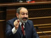 В Армении завели уголовное дело на женщину, которая бросила зонтик в сторону Пашиняна