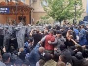 В Косово начались стычки между протестующими сербами и силовиками