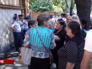 Родители пропавших без вести военнослужащих проводят акцию у резиденции президента РА (прямое включение)