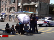 Родные без вести пропавших военных перекрыли проспект Баграмяна в Ереване (прямое включение)