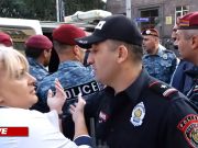 «Вы что не армяне»: граждане пристыдили «красных беретов»