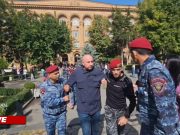 Теванян проводил акцию оповещения в вузах: полиция внезапно решила его задержать