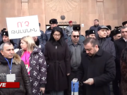 LIVE/ «Нет грабежу!»: акция протеста у мэрии