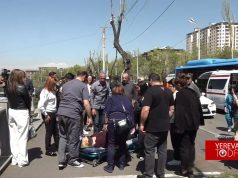 Мать Самвела Варданяна потеряла сознание у СК Армении (видео)