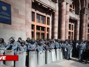 У здания правительства стартует акция неповиновения (прямое включение)