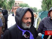 Баграт Србазан призывает всех в 15:30 собраться у здания парламента