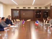 Папикян и Декотиньи обсудили сотрудничество между Арменией и Францией в сфере обороны