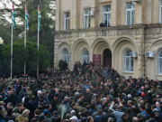 Протестующие в Абхазии требуют отставки президента