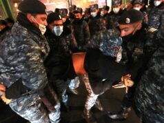 Полиция применяет силу на проспекте Маштоца, где проходит акция с требованием отставки Пашиняна (фото)