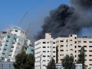 Израиль ударом ракет разрушил 11-этажное здание в Газе, где располагались офисы СМИ