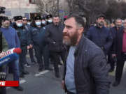 Родственники пропавших без вести перекрыли прилегающие к зданию парламента улицы (прямое включение))