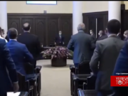 Прошу встать на ноги при приходе премьер: как сегодня стартовало заседание правительства (видео)