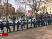 Ситуация у здания правительства и на прилегающих улицах (прямое включение)