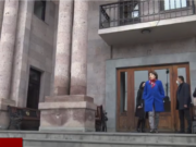 Жители Шуши проводят акцию протеста у здания представительства Карабаха в Армении (прямое включение)