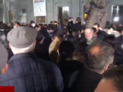 «Присоединяйтесь к борьбе!»: шествие с требованием отставки Пашиняна (прямое включение)