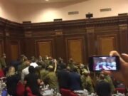 Убирайтесь отсюда: депутат ГД выдворил журналистов из зала заседаний