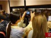 Журналисты устроили пикет в парламенте с требованием встречи с Николом Пашиняном