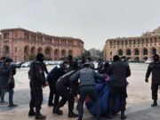 Yerkir.am: на Площади Республики в Ереване были задержаны десятки членов партии АРФД