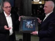 Айвазян подарил своему грузинскому коллеге картину с кадром из фильма «Мимино»