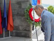 Роберт Кочарян возложил цветы к мемориалу памяти павших в Каракилисском сражении