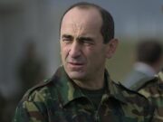 Азербайджан намерен объявить Роберта Кочаряна в международный розыск