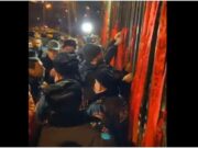 Члены АРФД повесили на воротах НС красные ленточки с названиями сел и городов, потерянных в результате войны