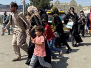 Макрон предрек Европе неконтролируемую миграцию из Афганистана