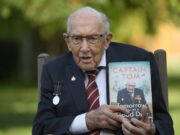 В Великобритании умер ветеран, собравший $45 миллионов для врачей