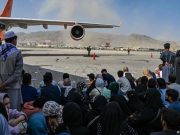 США призвали американцев немедленно покинуть окрестности аэропорта Кабула