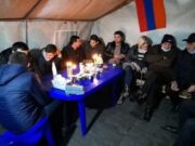 Сидячая забастовка на Площади республики с требованием отставки Пашиняна продолжается