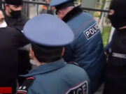 Полиция задержала перекрывших дороги в Ереване общественных деятелей
