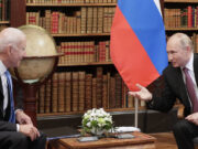 Переговоры Путина и Байдена в узком составе завершились