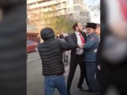 Депутат Сисак Габриелян набрасывается кулаками на участников акции, закидавших его яйцами (видео 18+)